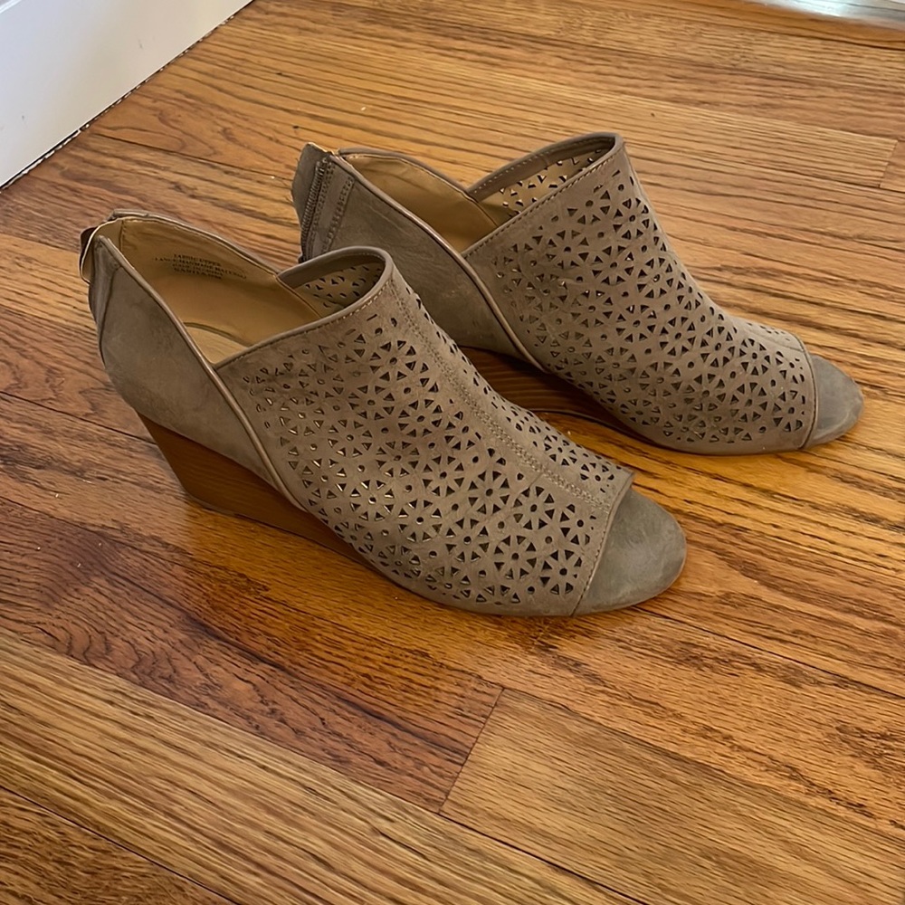 Tan Wedges